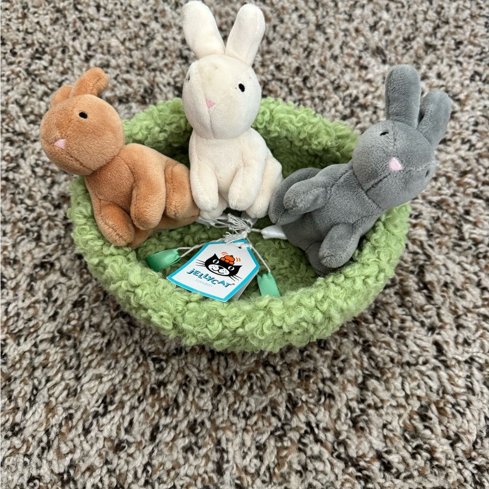 NWT Jellycat Nesting Bunnies